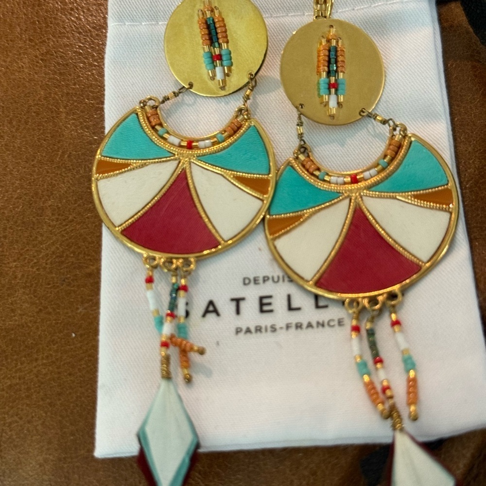 Satellite Paris dangle earrings EUC